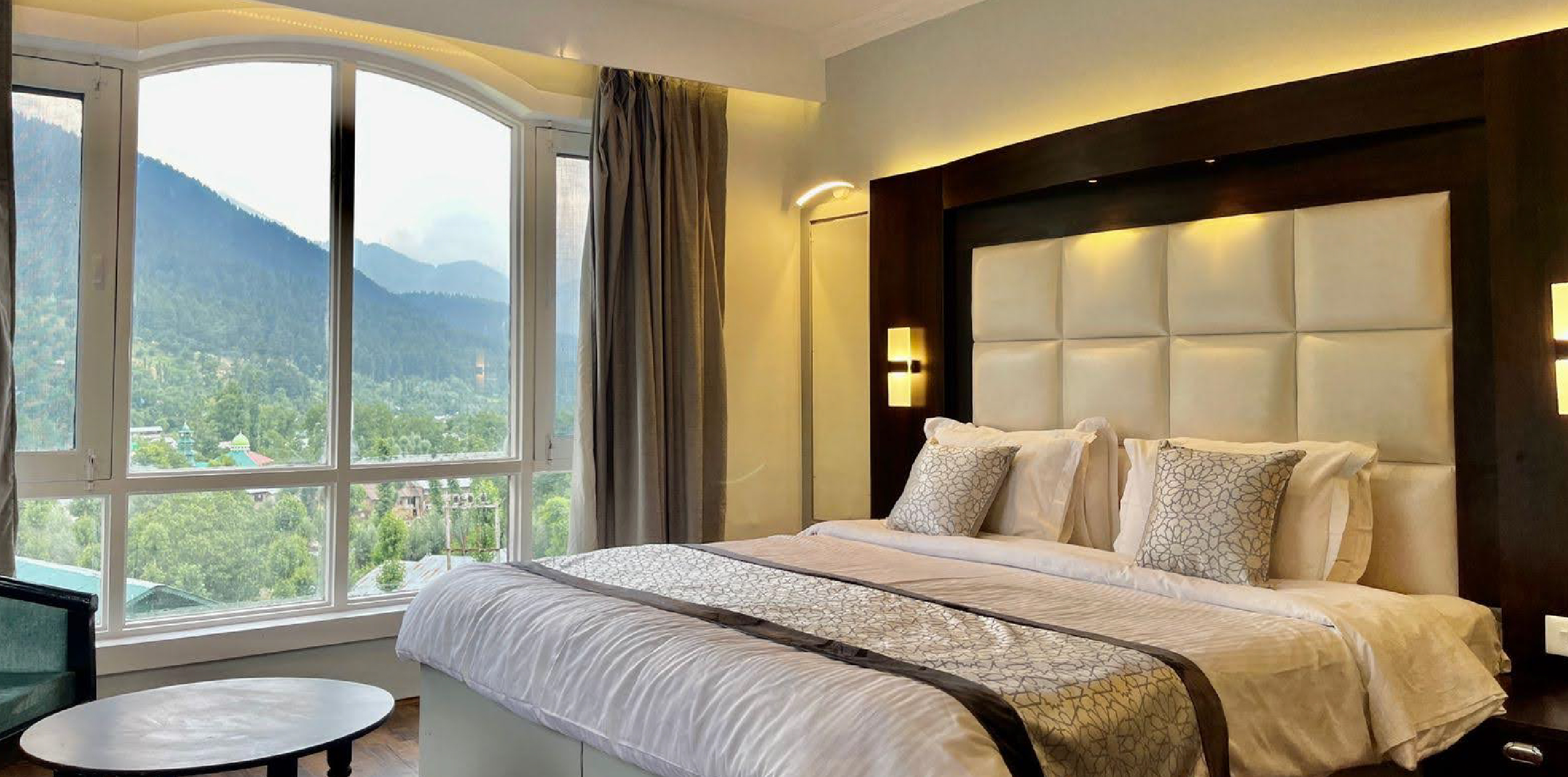 Rooms & Suites